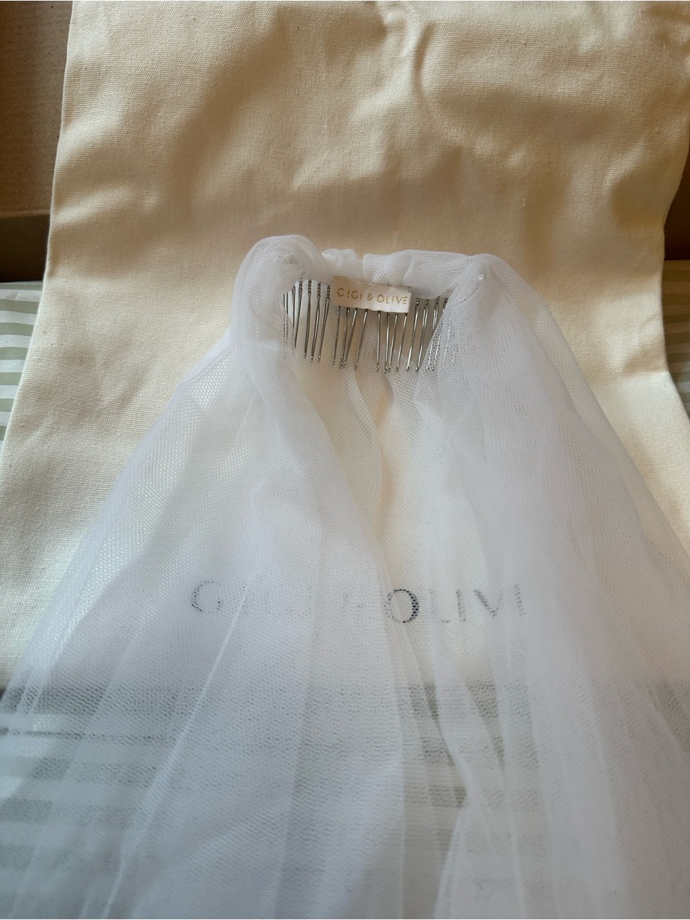 Bridal Heart Trim Veil - White - Picture 5 of 6